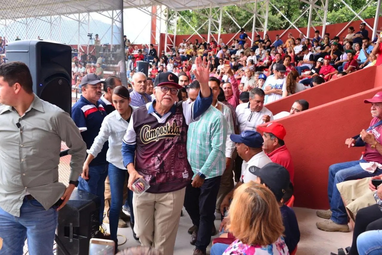 Inaugura Navarro Quintero el estadio de béisbol 'Gilberto Flores Muñoz'