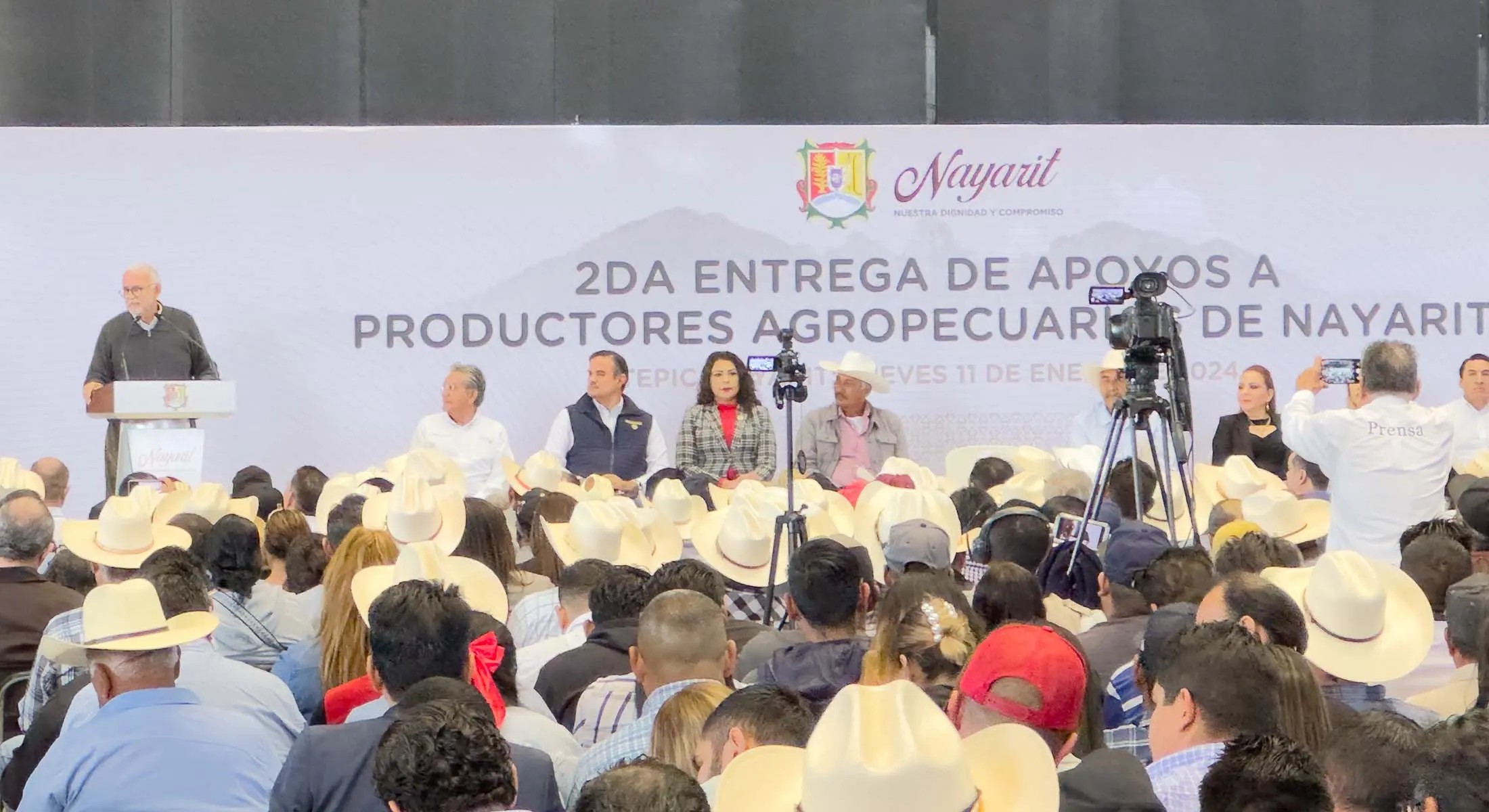 Entregan apoyos a productores agropecuarios de Nayarit