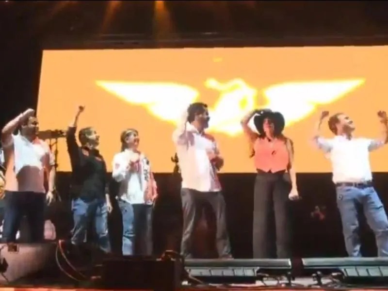 Colapsa escenario en mitin de Jorge Mainez; hay 6 muertos