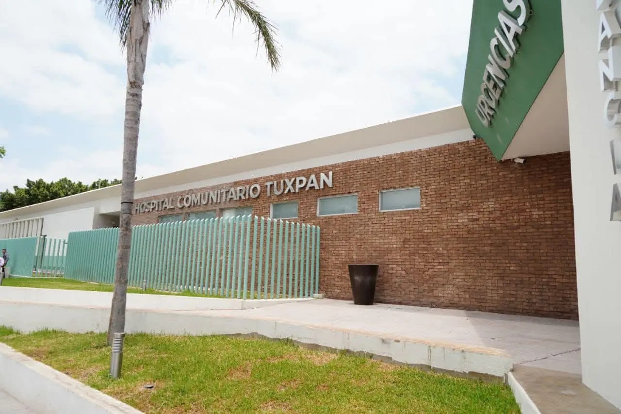 Entrega gobernador hospital comunitario en Tuxpan