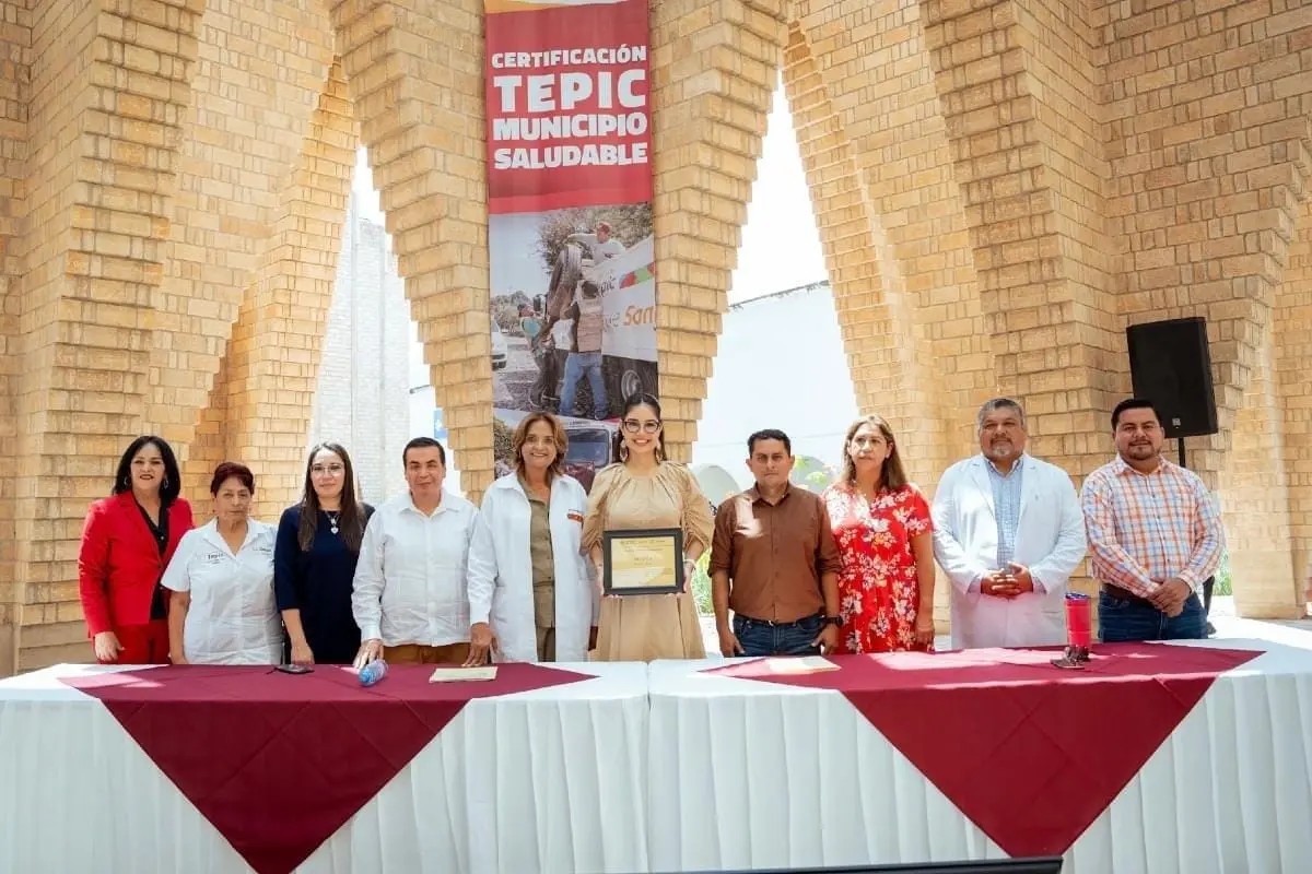 Promueve Geraldine Ponce la salud en Tepic