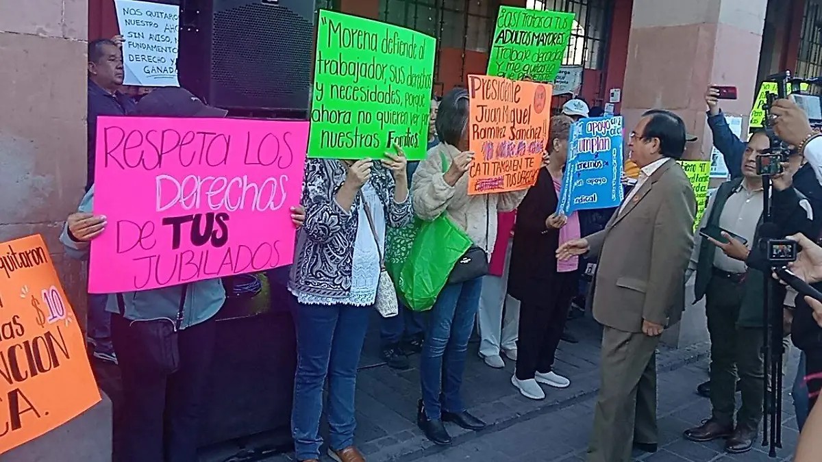 Congreso aprueba límites a pensiones de exfuncionarios tras manifestaciones