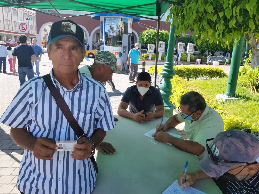 Apoyan nayaritas el proceso de revocación de mandato