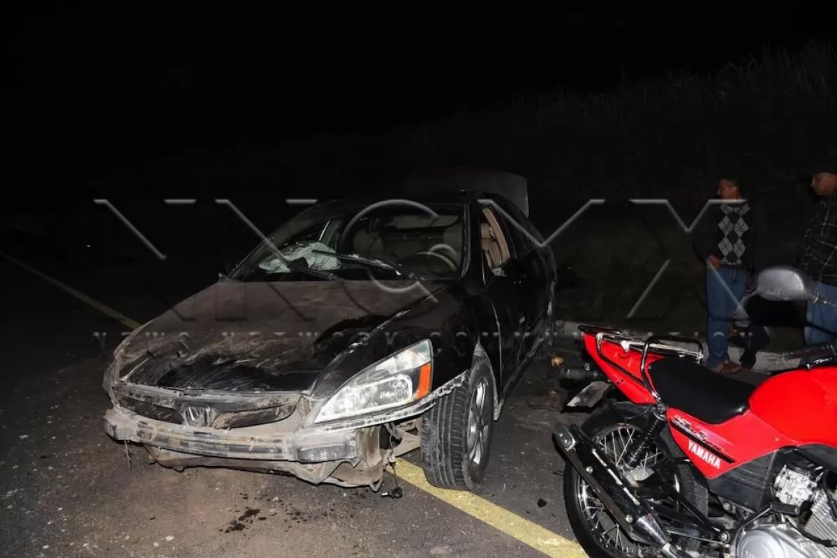 Motociclista resulta fracturado en ambas piernas tras aparatoso accidente