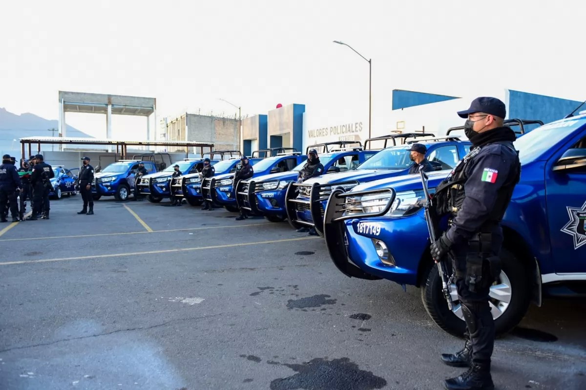 Entregan 16 patrullas para policía de Tepic