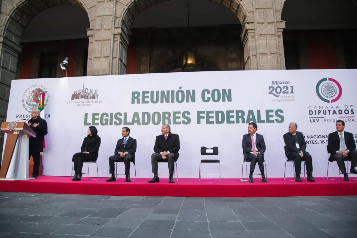 Legisladores de Morena, PVEM y PT se reúnen con AMLO