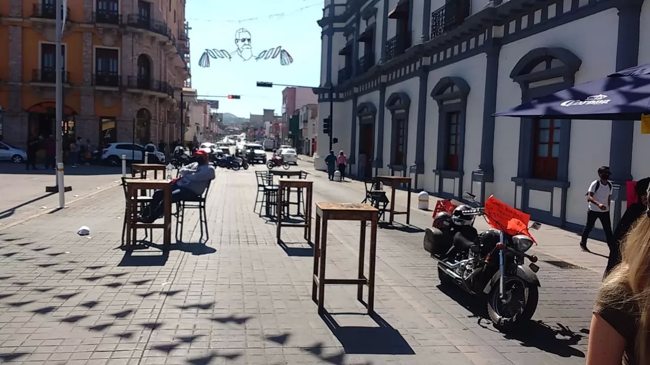 Restauranteros toman las calles para exigir la ampliación de horarios