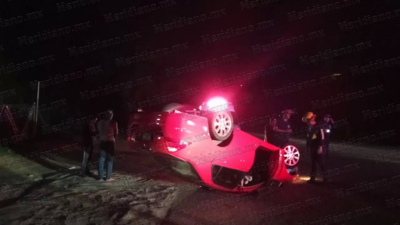 ¡volcadura en el crucero de punta de mita!