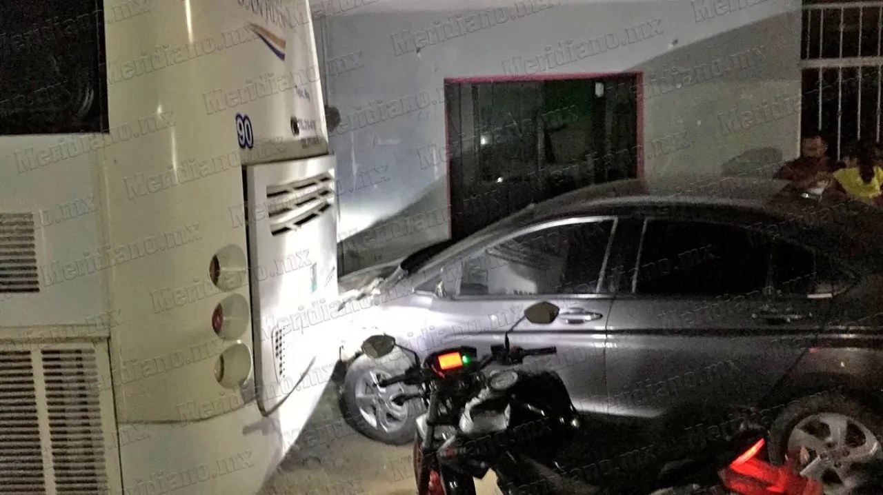 Detrozan Civic en la Magisterial