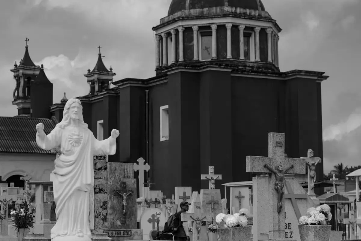 Prohibida la ingesta de alcohol en panteones de Nayarit