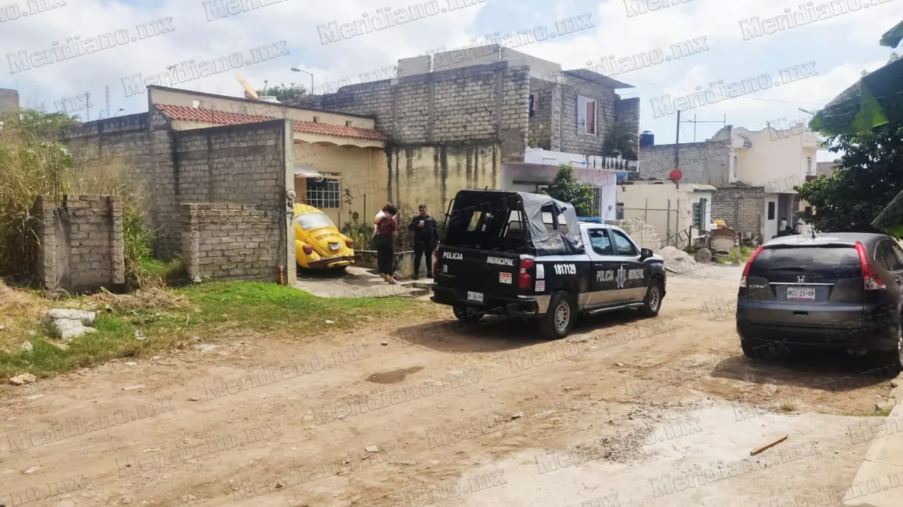 Lo encontraron colgando al interior de su baño