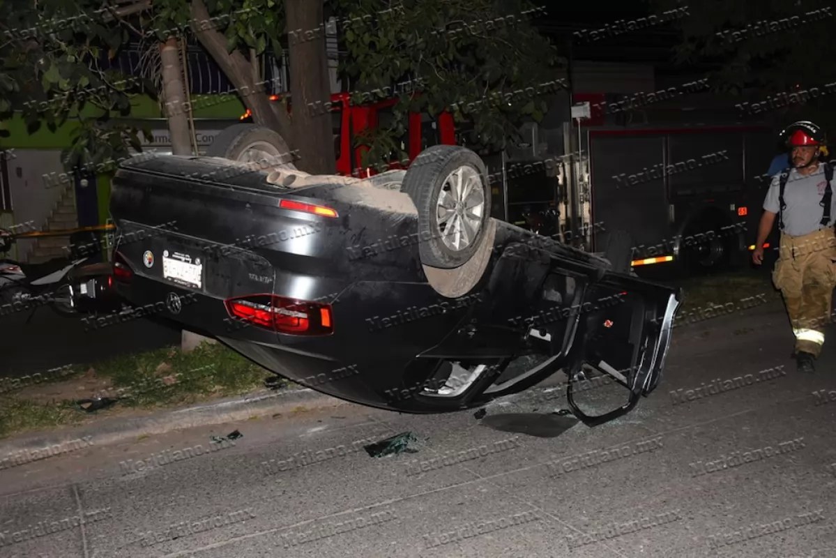 Joven herido tras aparatosa volcadura en la Zapopan