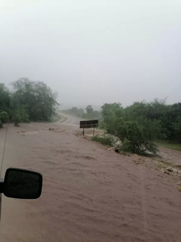 Cerrado el paso a Quiviquinta en Huajicori
