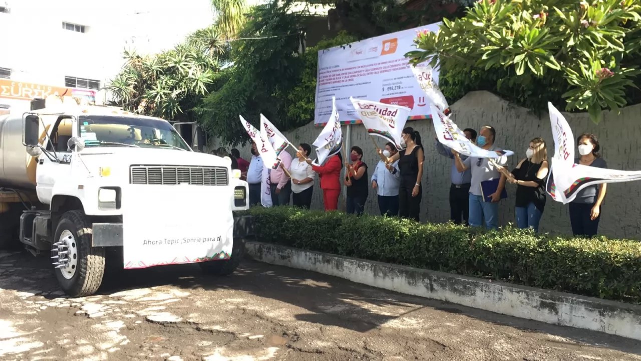 Rescatan las vialidades del fraccionamiento Jardines de la Cruz