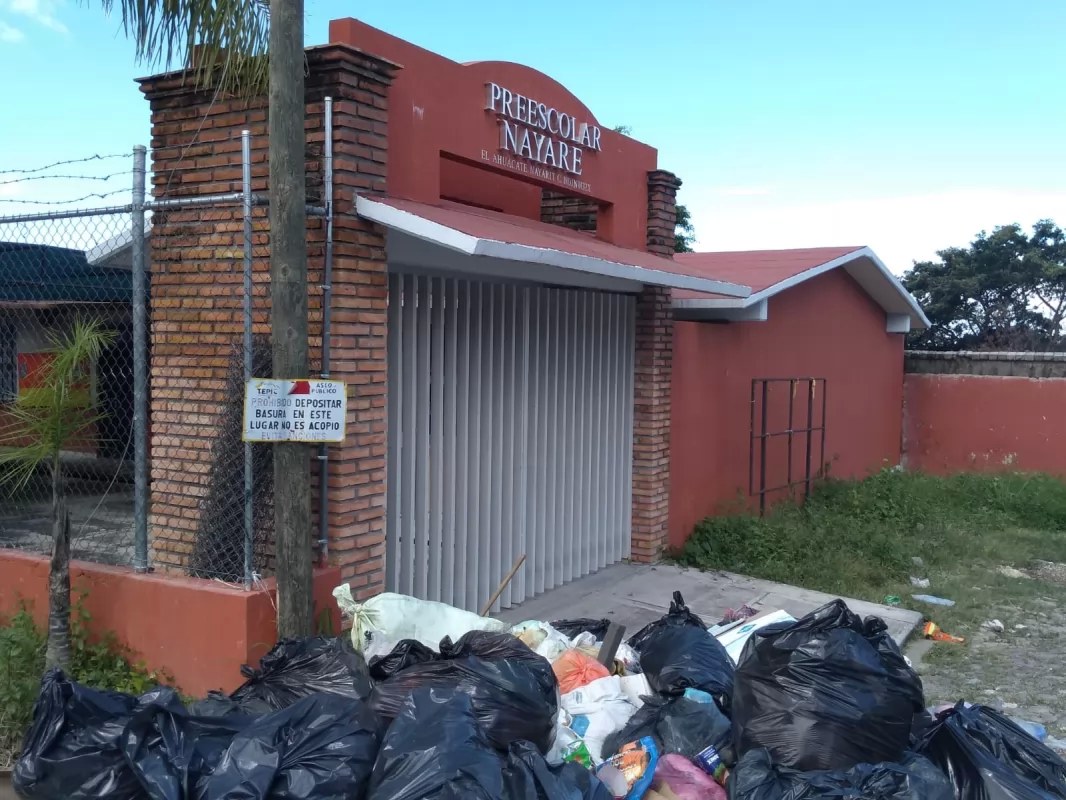 Niños atravesarán la basura para ingresar a kínder