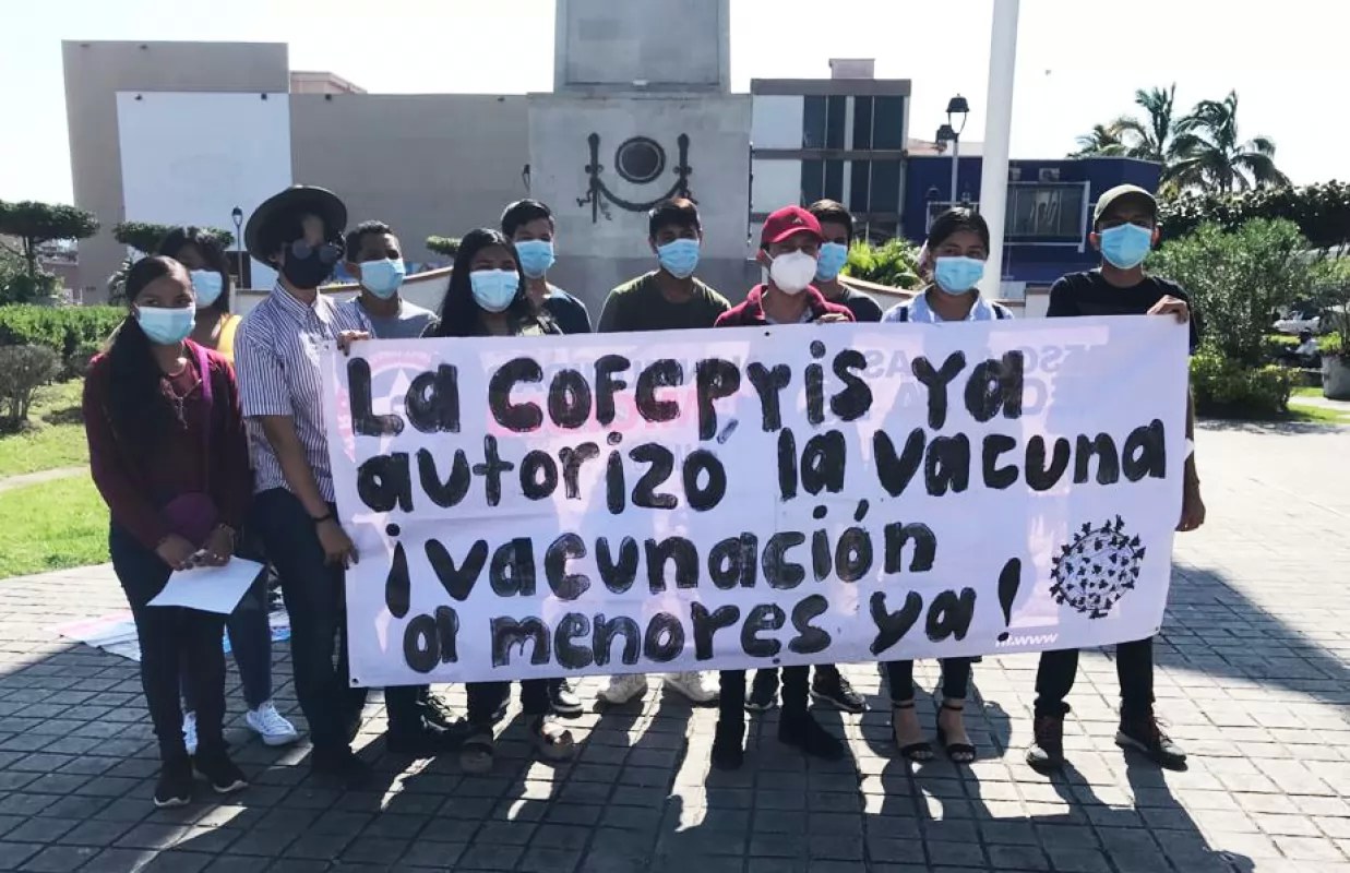 Urgen estudiantes vacunación de menores en Nayarit