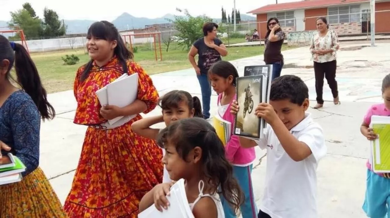 Invitan a la sociedad a donar útiles escolares