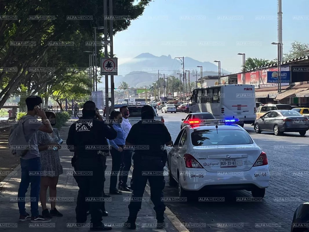 Por tocar a una menor, detienen a conductor de combi