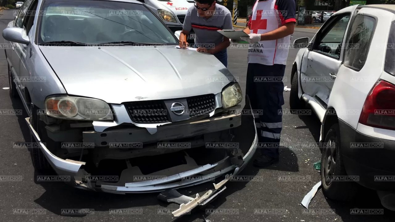 Fuerte accidente en transitada avenida