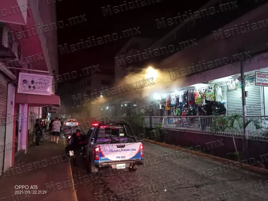 ¡se incendió local frente  al mercado del río cuale!