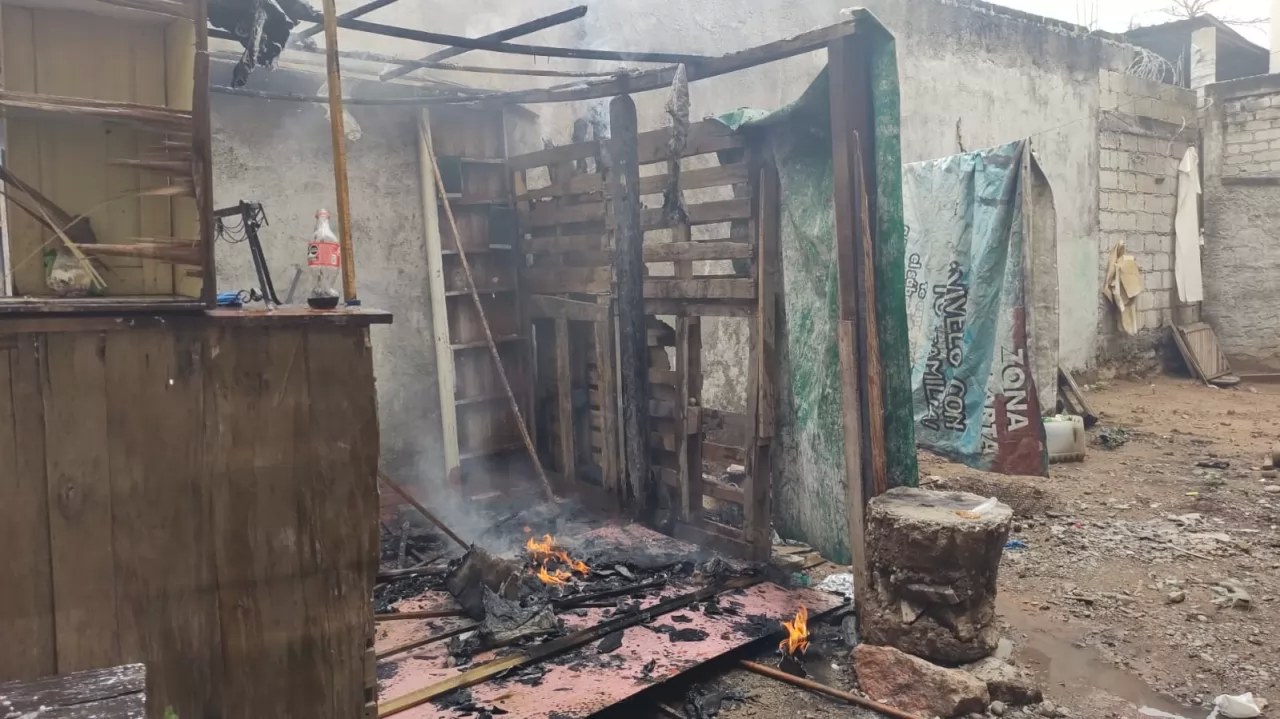 ¡se incendió humilde casa!