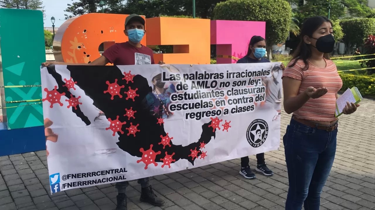Exigen estudiantes que se agilice proceso de vacunación antiCOVID en Nayarit
