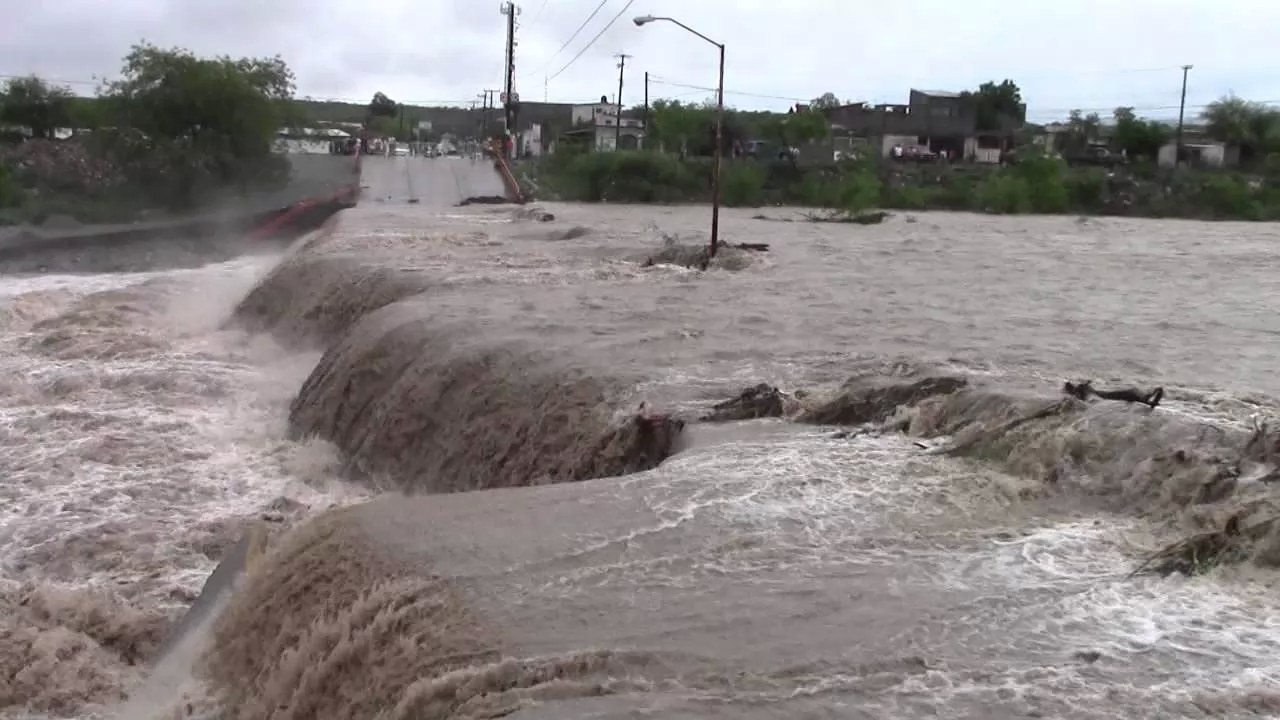 Piden Bomberos de Nayarit no cruzar ríos y arroyos durante lluvias