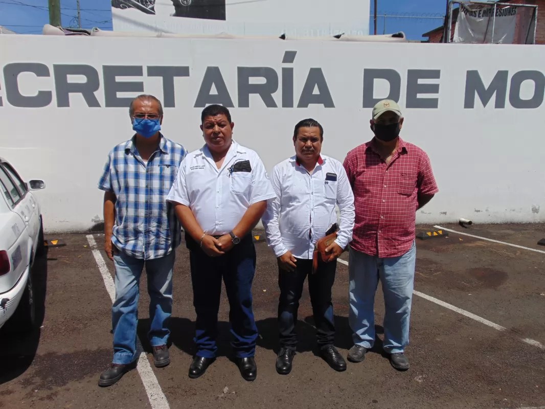 Agradecen taxistas apoyo de Luis Alonso Tahuahua