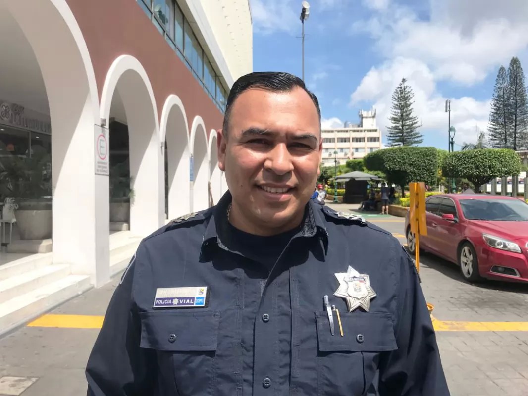 Multa Policía Vial a motociclistas ruidosos en Tepic