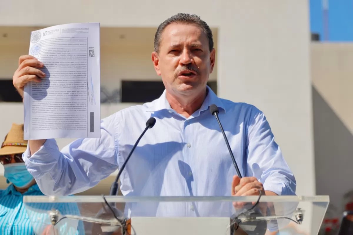 Finiquita Cuevas problema  de la \"Presidencia de Cartón\"