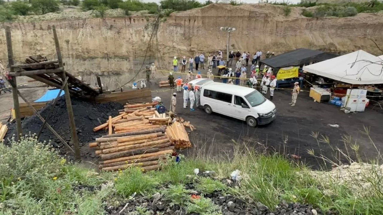 Confirma rescate de mineros en Coahuila, dan pésame a familiares