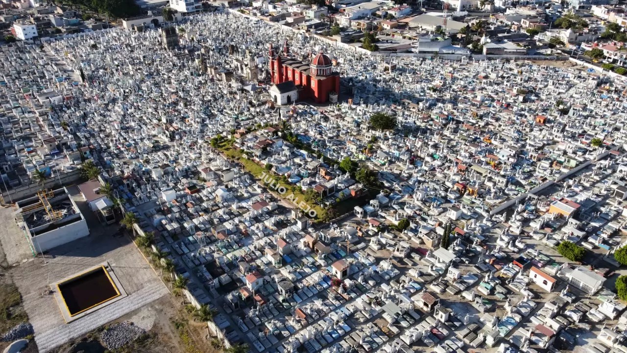 \"Hacen espacio\" en panteón Hidalgo