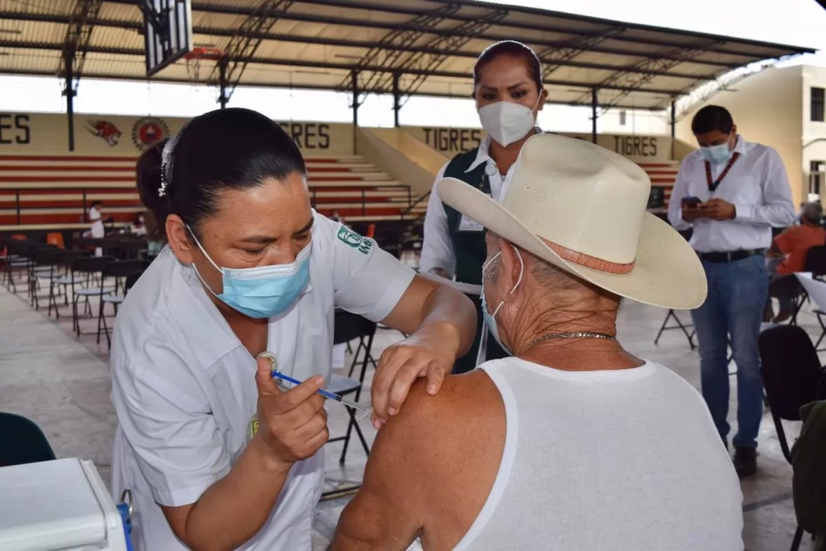 Adultos mayores recibirán segunda dosis la próxima semana en Nayarit