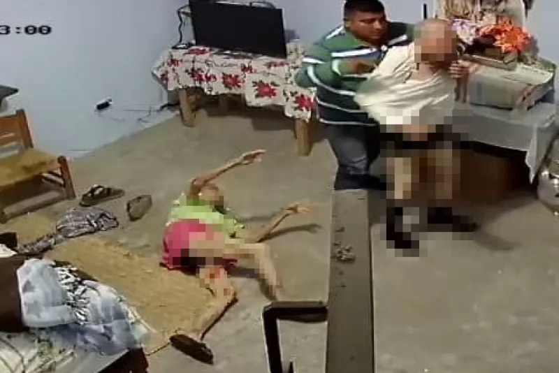 Captan a hombre golpeando a pareja de adultos mayores en Michoacán
