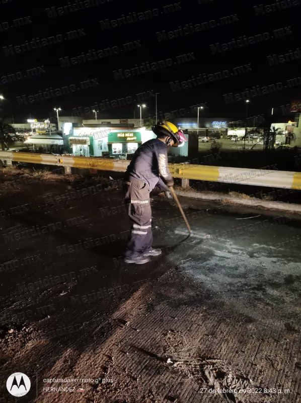 Ardió un aveo frente a la plaza lago real