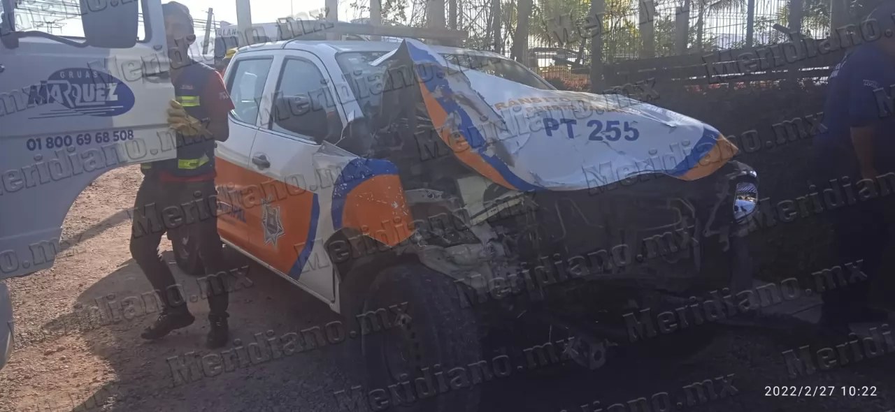 ¡destrozan patrulla!