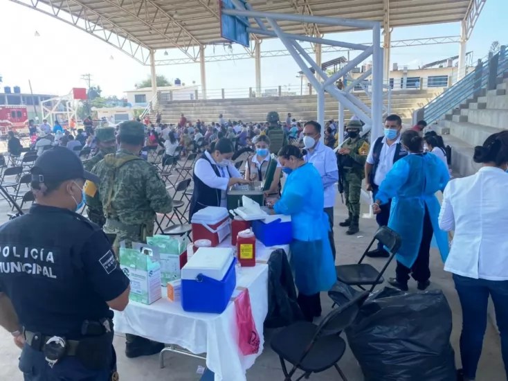 Protección Civil municipal brinda apoyo en puntos de vacunación