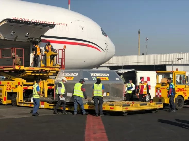 Llega México el nuevo lote de vacunas contra Covid-19 de Pfizer