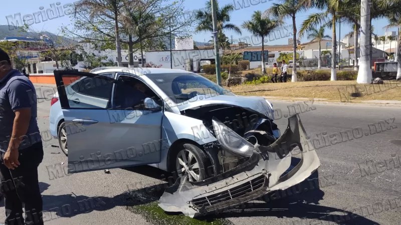 ¡camión arremangó pequeño coche en puerto vallarta!