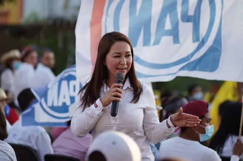 ¡Gasta Gloria en campaña más de 200 mil pesos diarios!