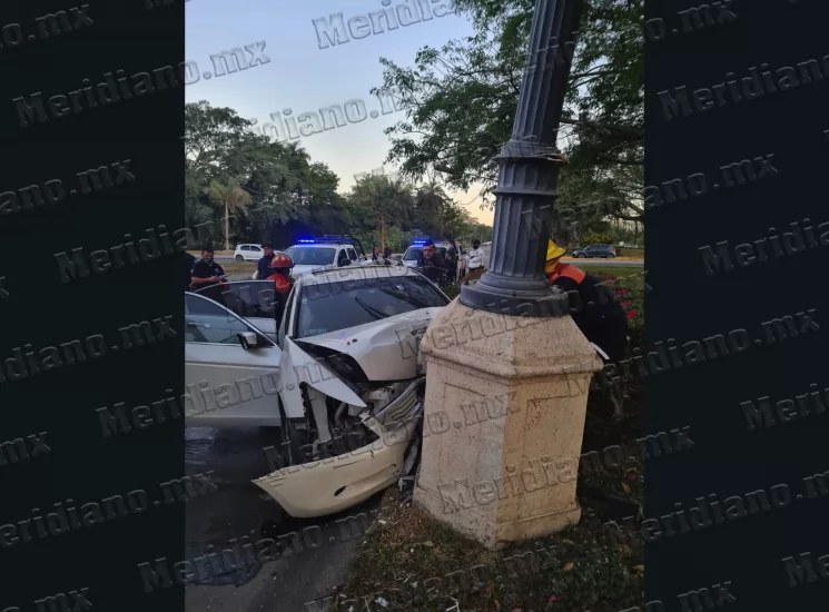 ¡una mujer prensada en terrible choque!