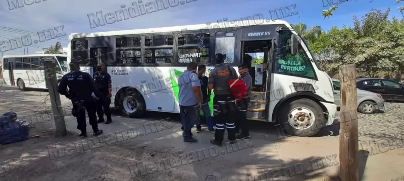 ¡camioneros se dieron de golpes en puerto vallarta!
