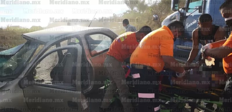 Rescatan a jovencita tras aparatoso choque en el tramo Xalisco-Compostela