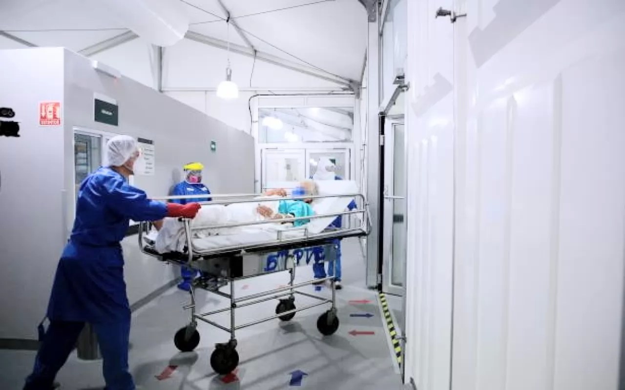 Bajan casos COVID pero sube hospitalización