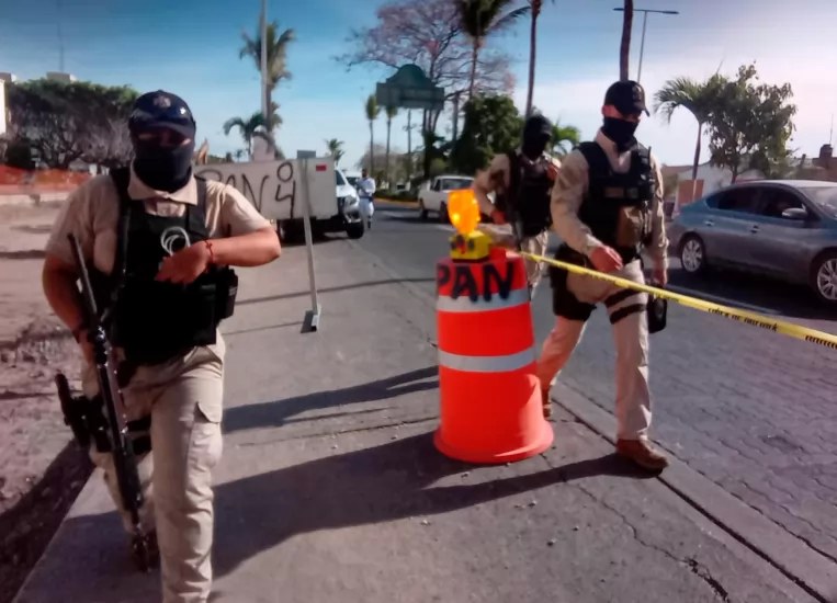 Prosigue la vigilancia de la Policía en centros comerciales