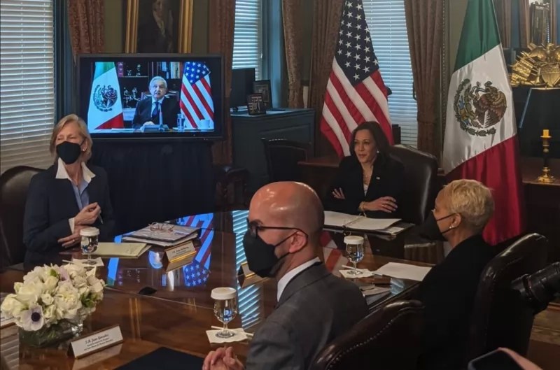 AMLO sostiene reunión virtual con Kamala Harris