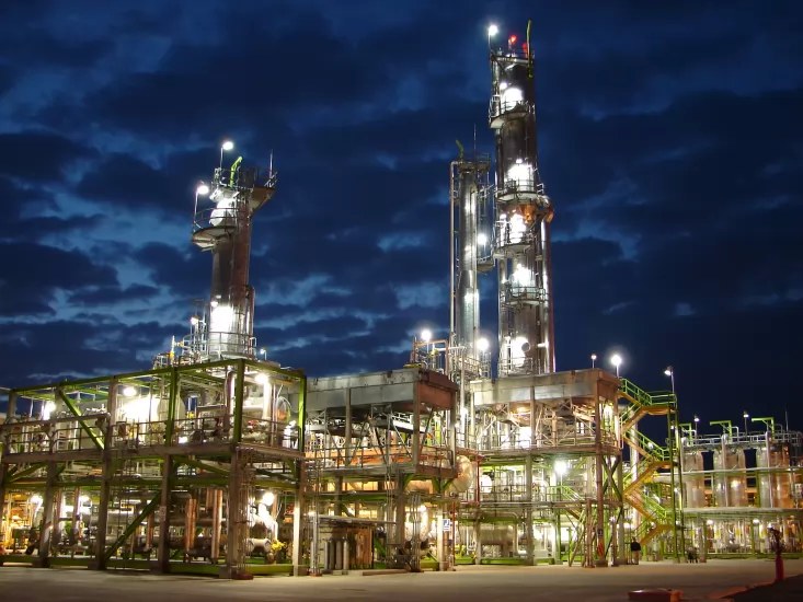 Frena Juez la nueva ley de hidrocarburos de AMLO