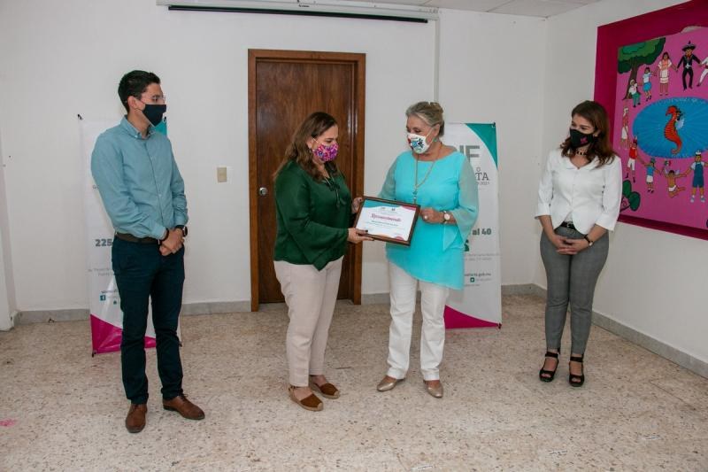 Reconoce DIF a Mariel de Fregoso Como Adulto Mayor Distinguido