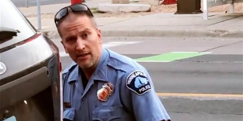 Policía acusado de la muerte del afroamericano George Floyd es liberado bajo fianza