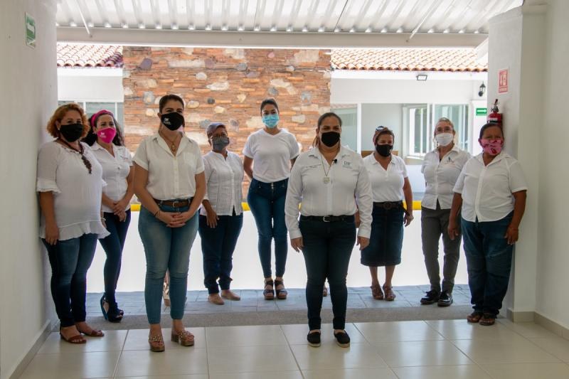 Contribuye DIF al Desarrollo Profesional de los Vallartenses